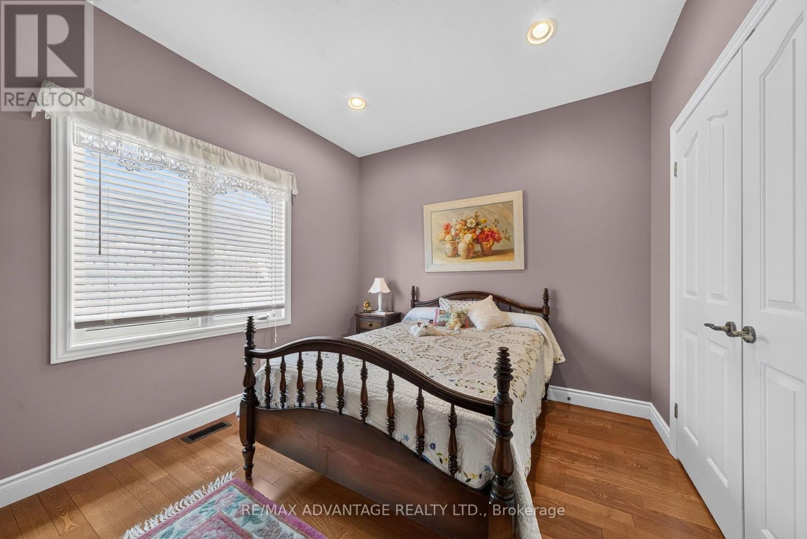 8 WILLARD CRESCENT - 18