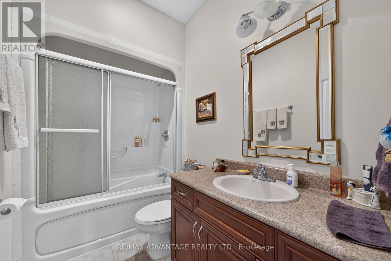 8 WILLARD CRESCENT - 21