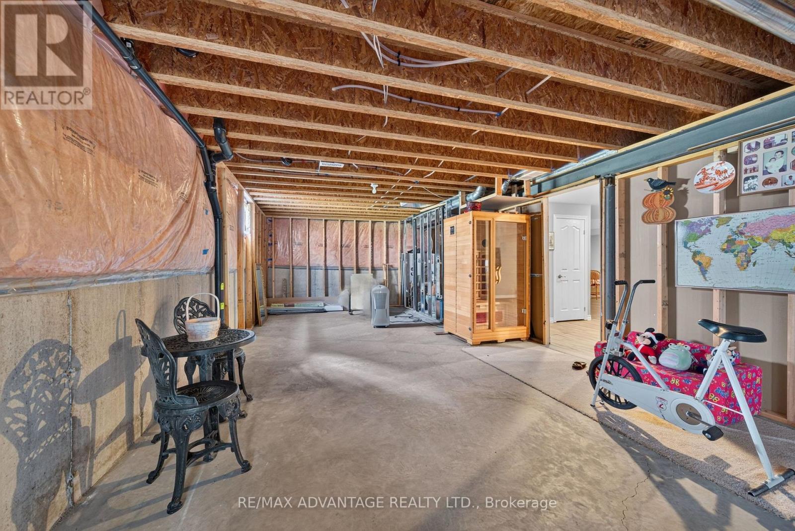 8 WILLARD CRESCENT - 28