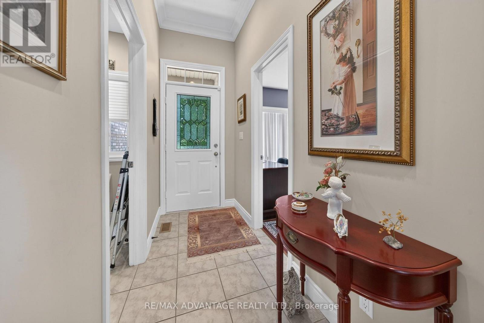 8 WILLARD CRESCENT - 3