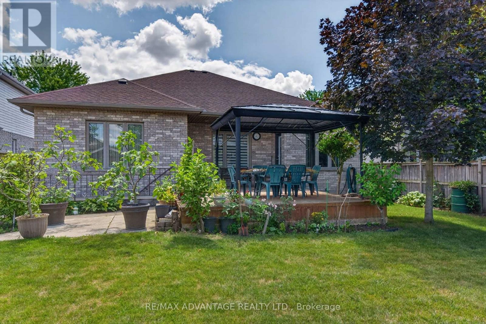 8 WILLARD CRESCENT - 31