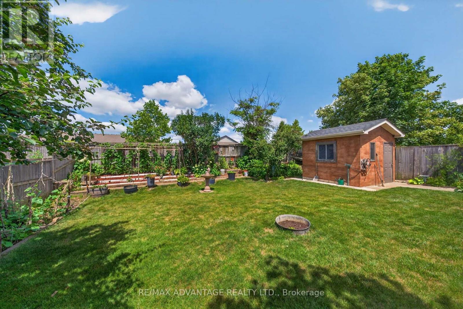 8 WILLARD CRESCENT - 34