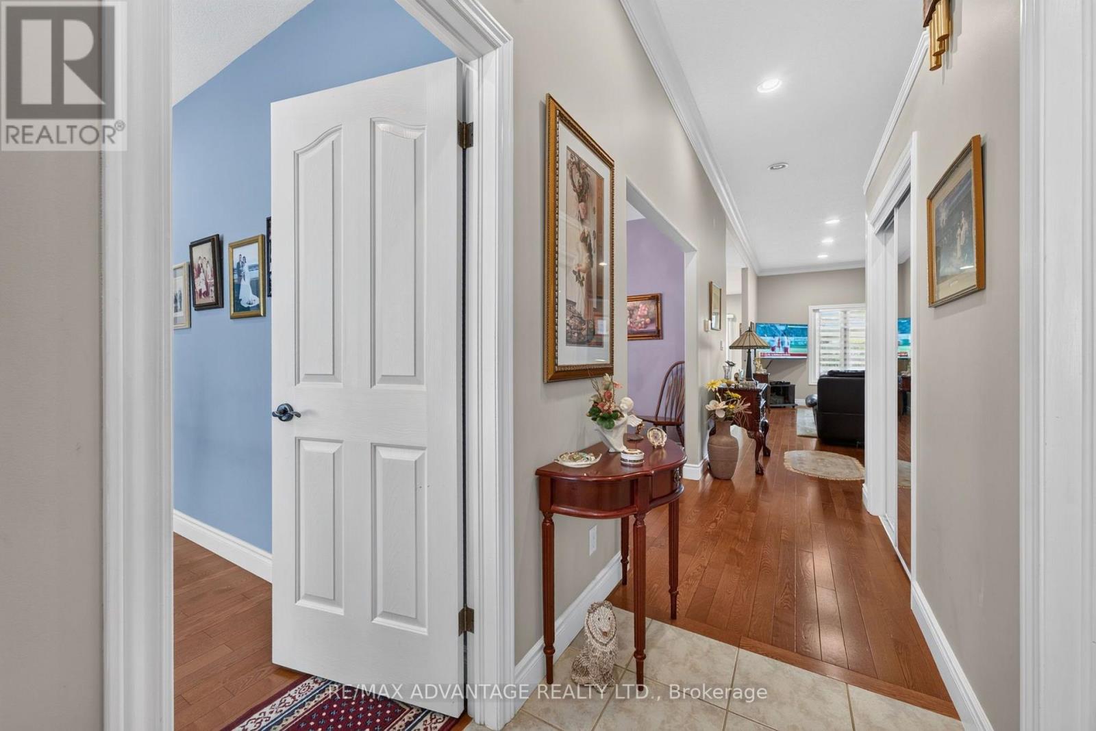 8 WILLARD CRESCENT - 4