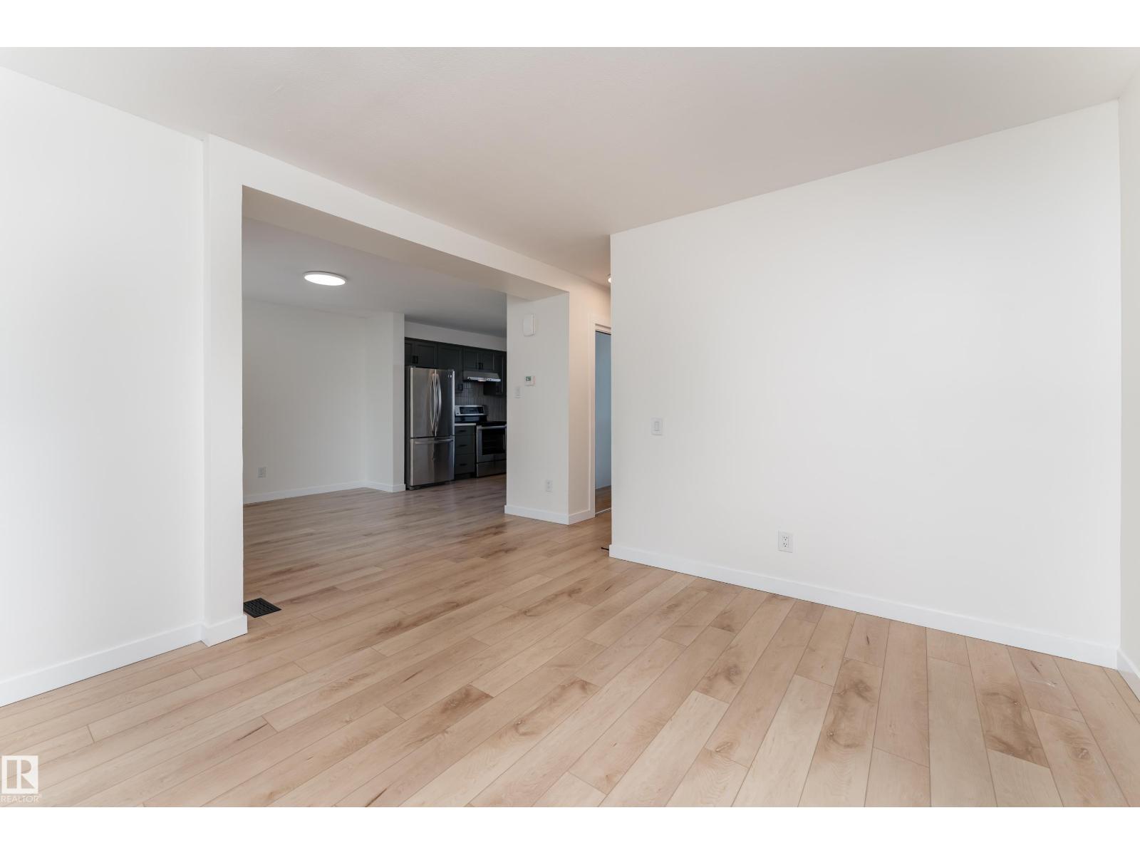 #10 1415 62 ST NW - 8