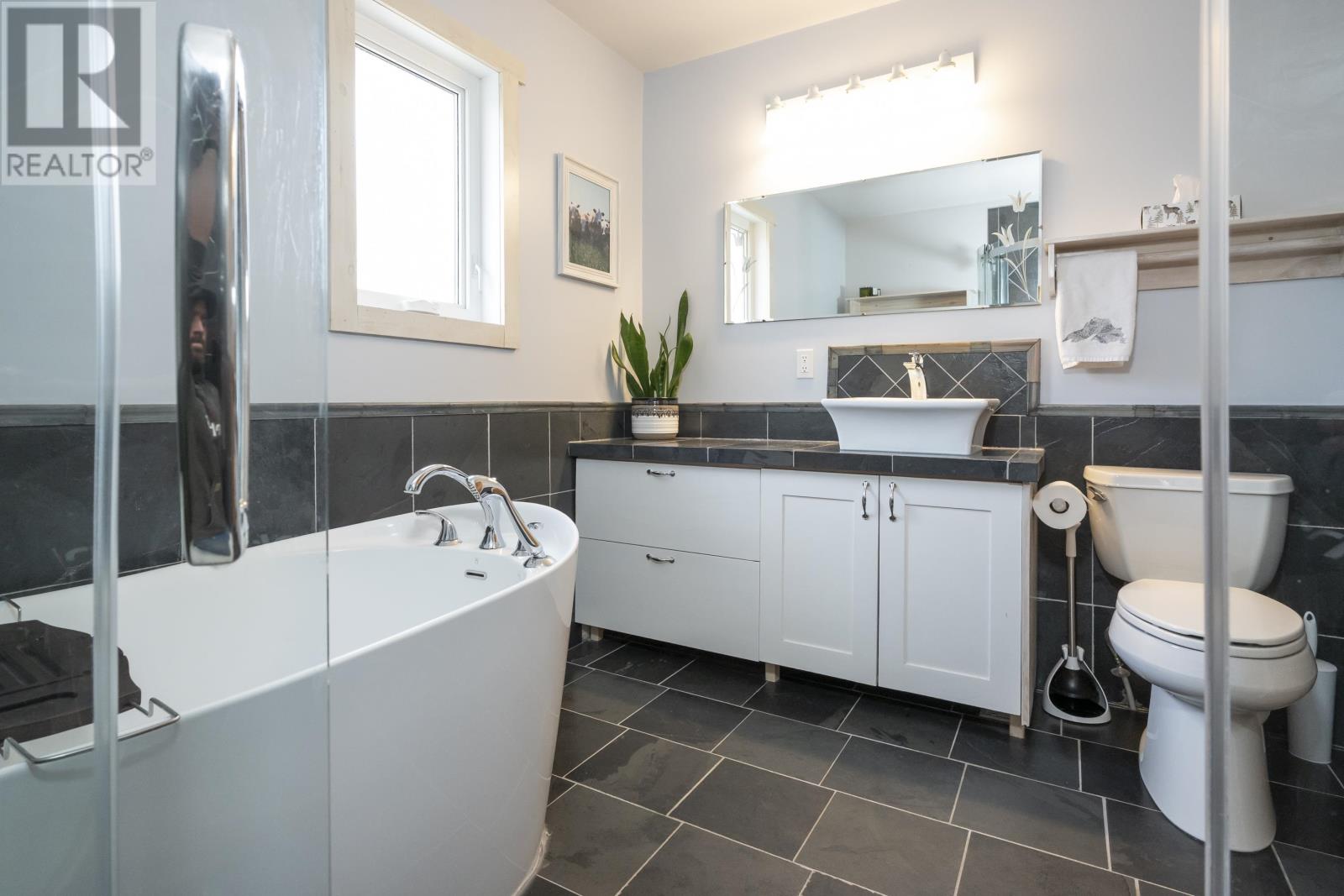 286 Van Horne ST - 30