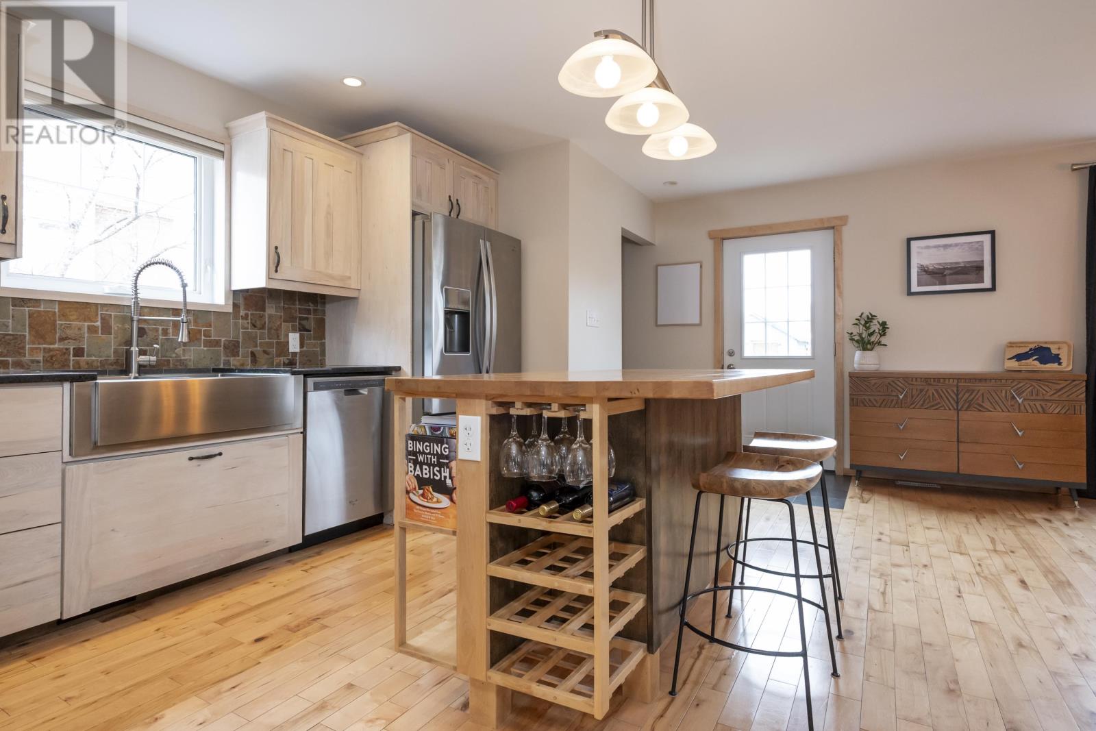286 Van Horne ST - 8