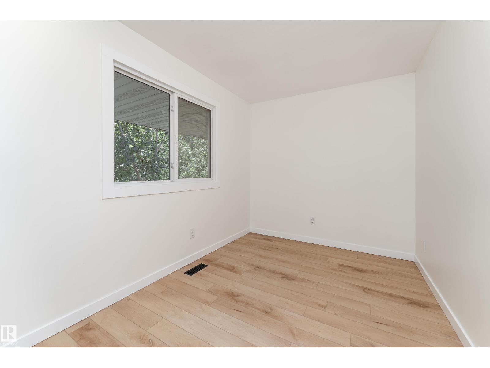#10 1415 62 ST NW - 15