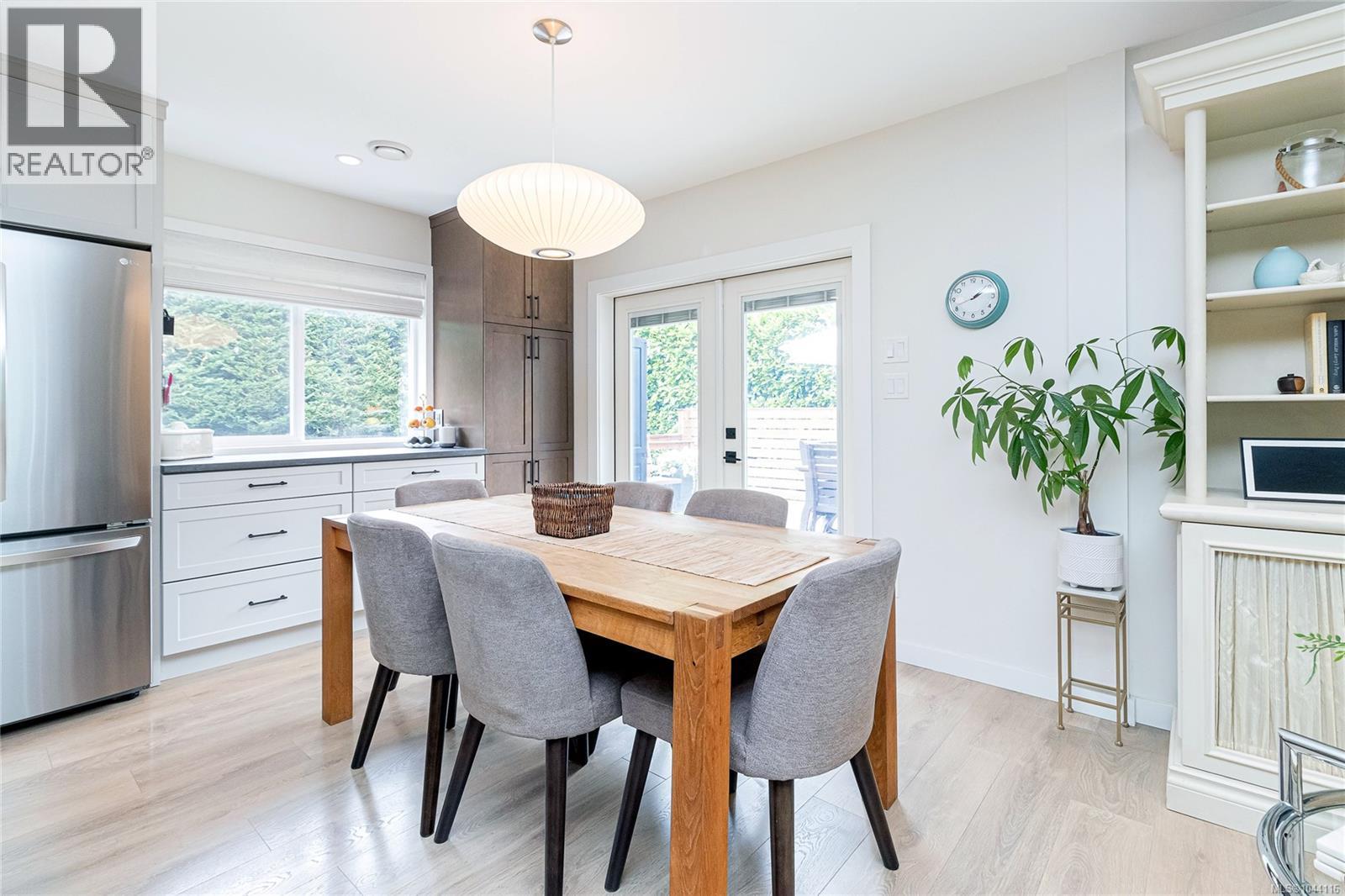  5143 Santa Clara Avenue, Saanich