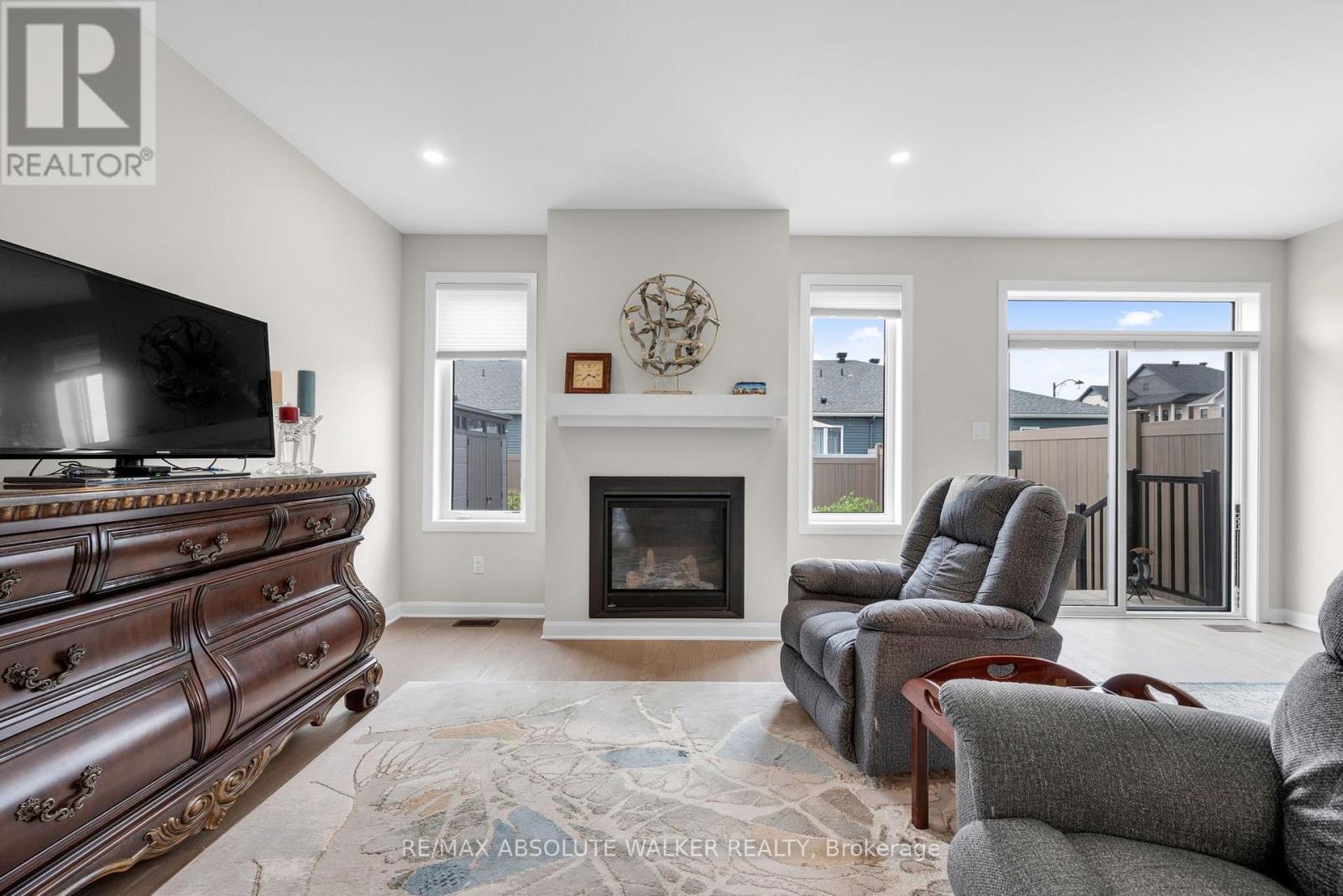860 COMPANION CRESCENT - 3
