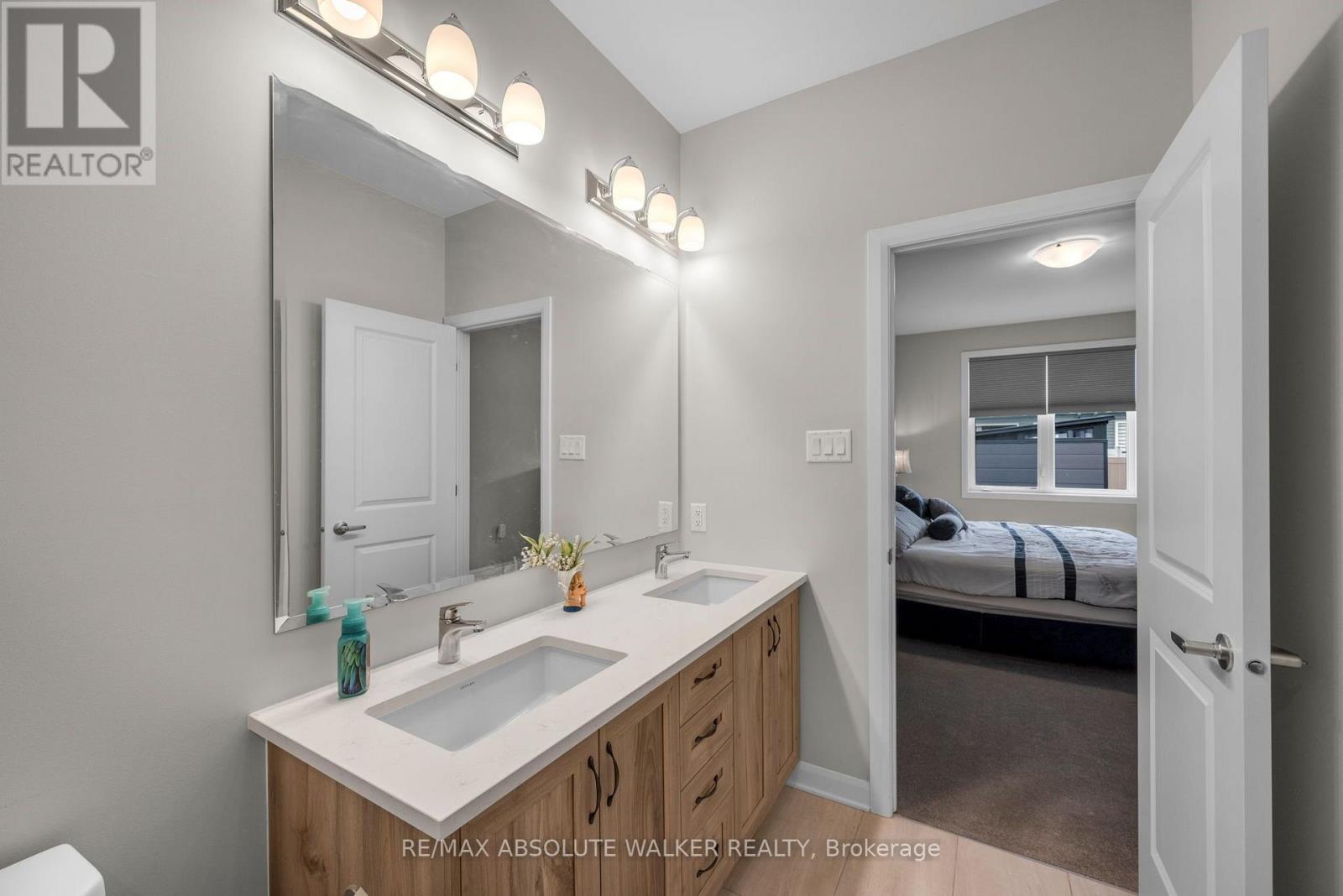 860 COMPANION CRESCENT - 30