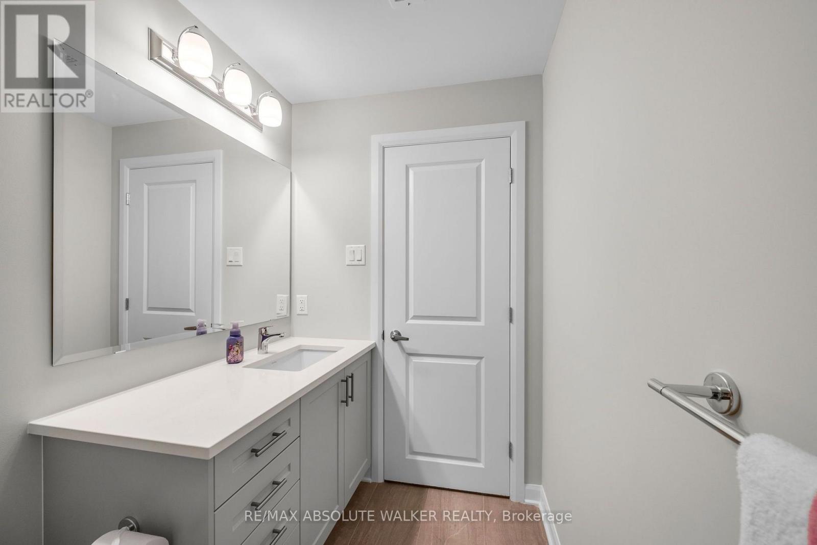 860 COMPANION CRESCENT - 44