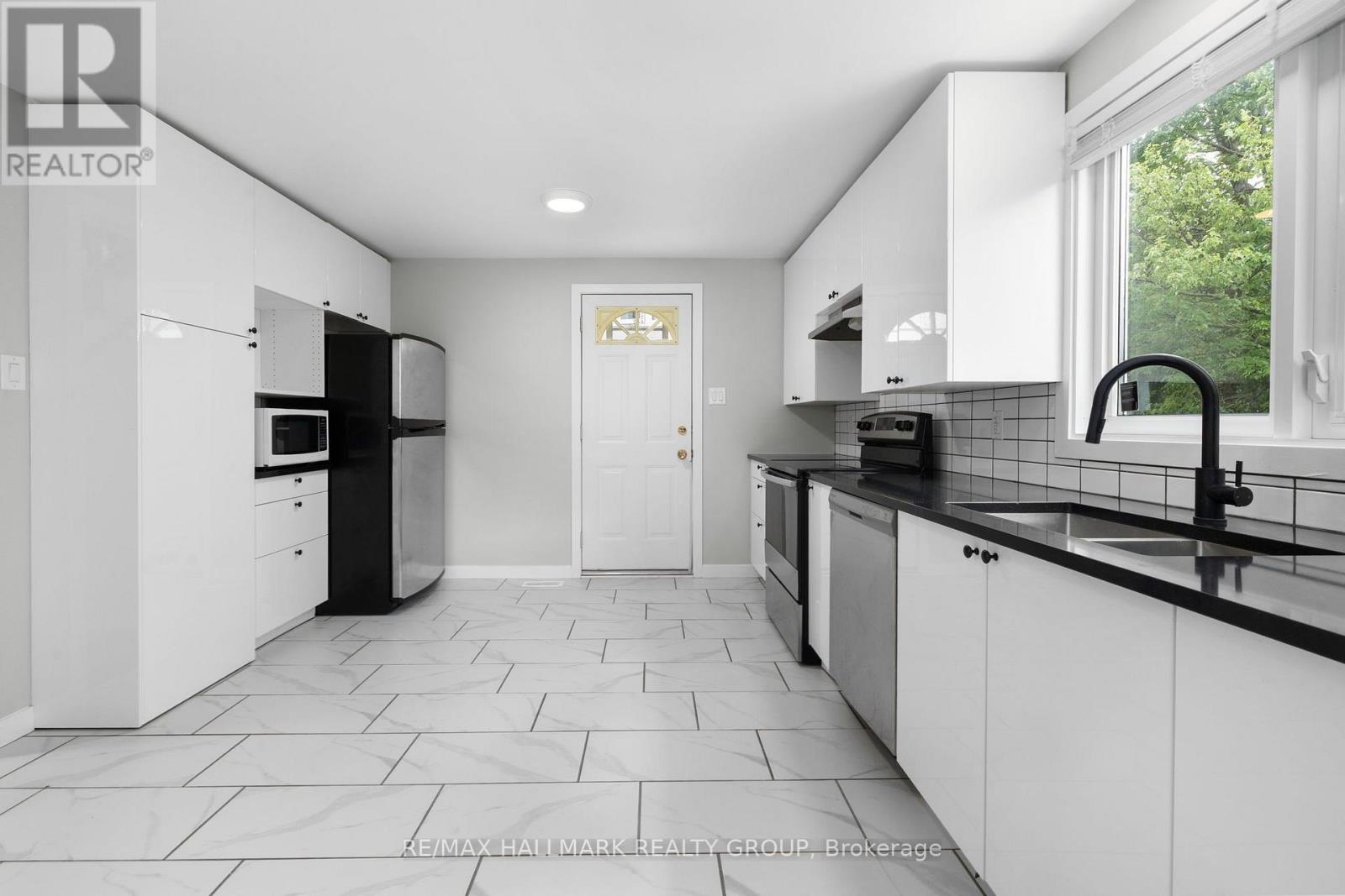 84 CHESTERTON DRIVE - 13