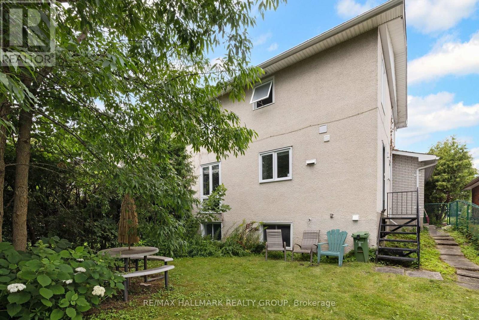84 CHESTERTON DRIVE - 36