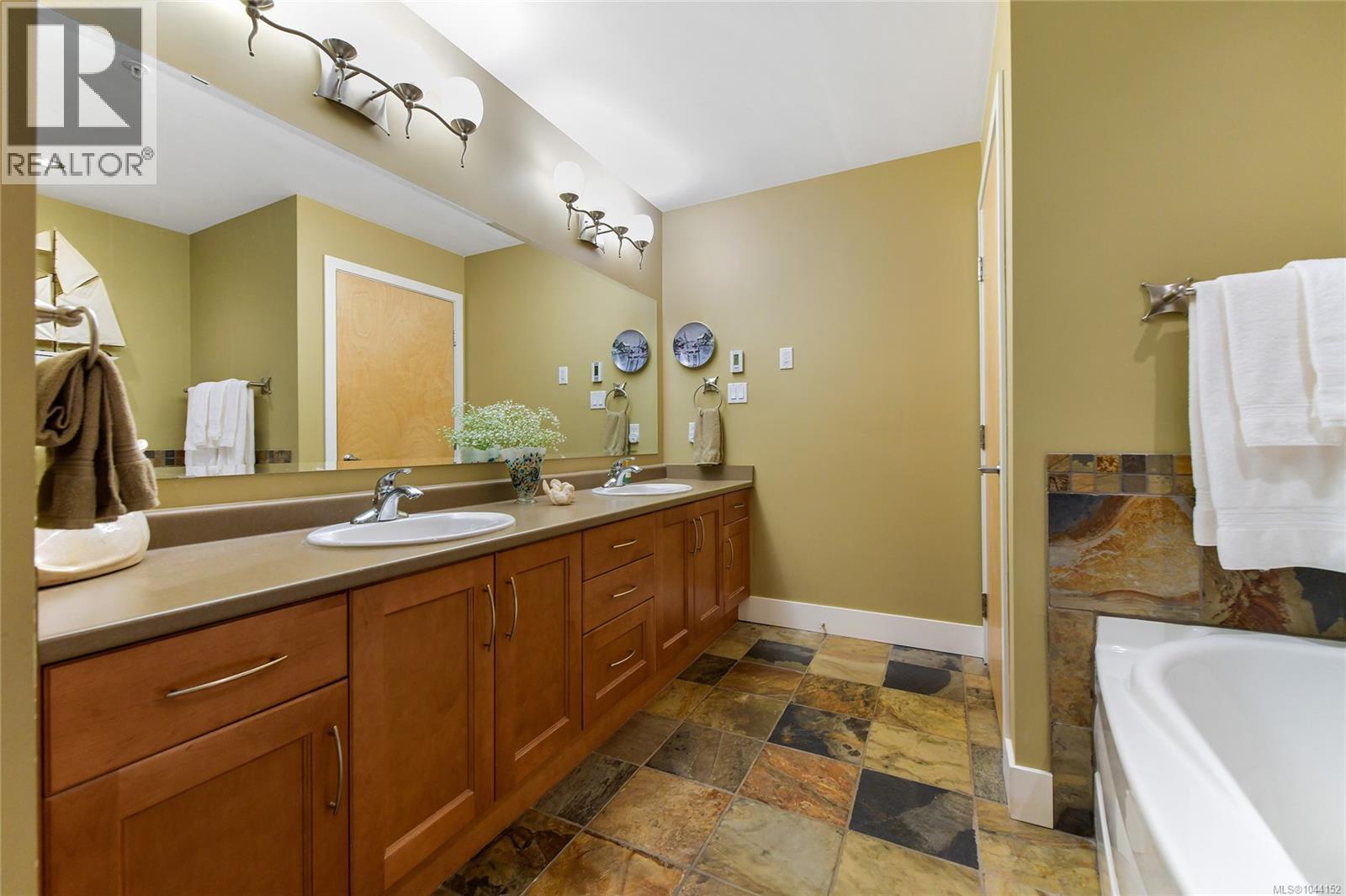 #307 5332 Sayward Hill Cres - 34