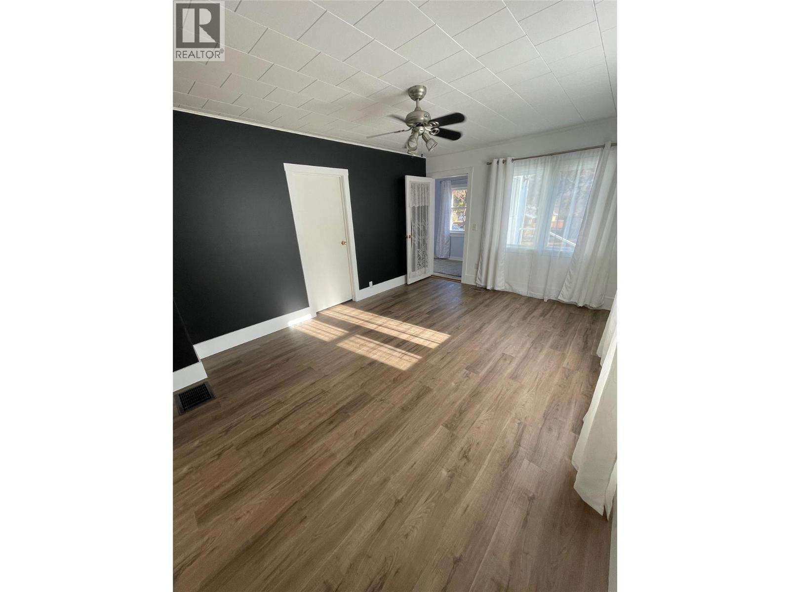 6454 KOOTENAY Street - 4