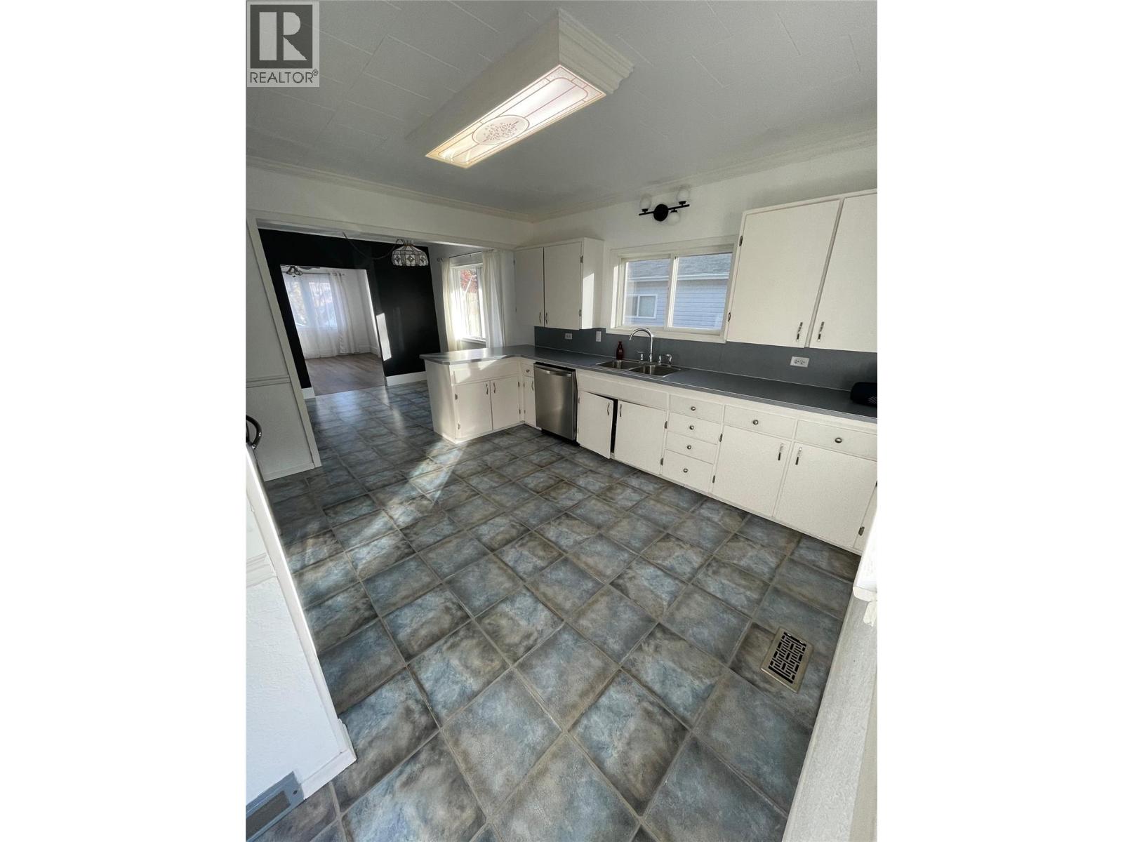 6454 KOOTENAY Street - 6
