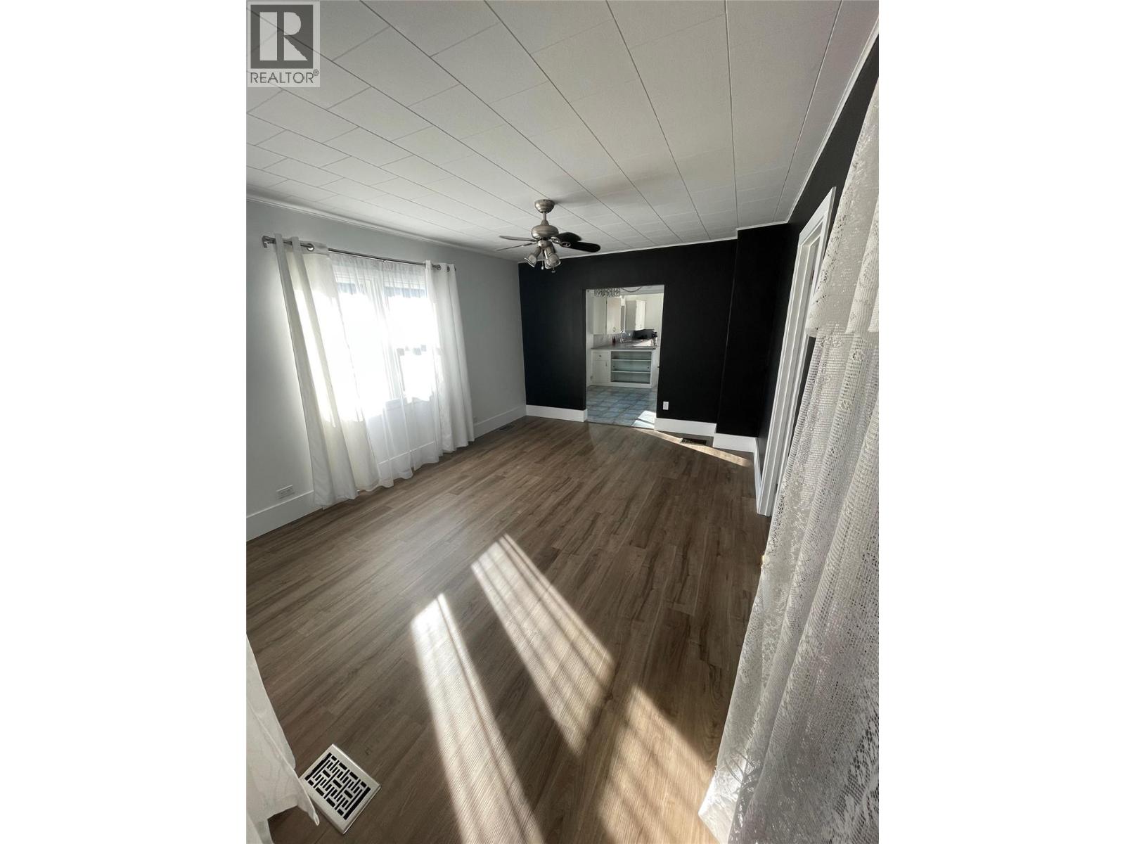 6454 KOOTENAY Street - 2