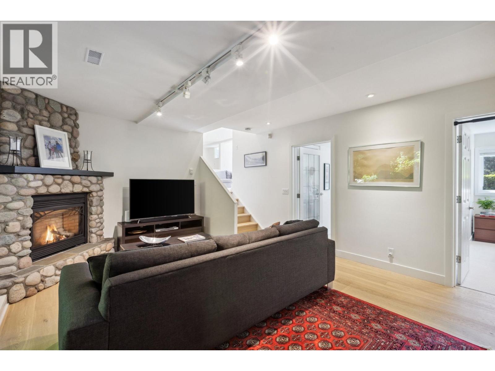 5766 CRANLEY DRIVE, West Vancouver