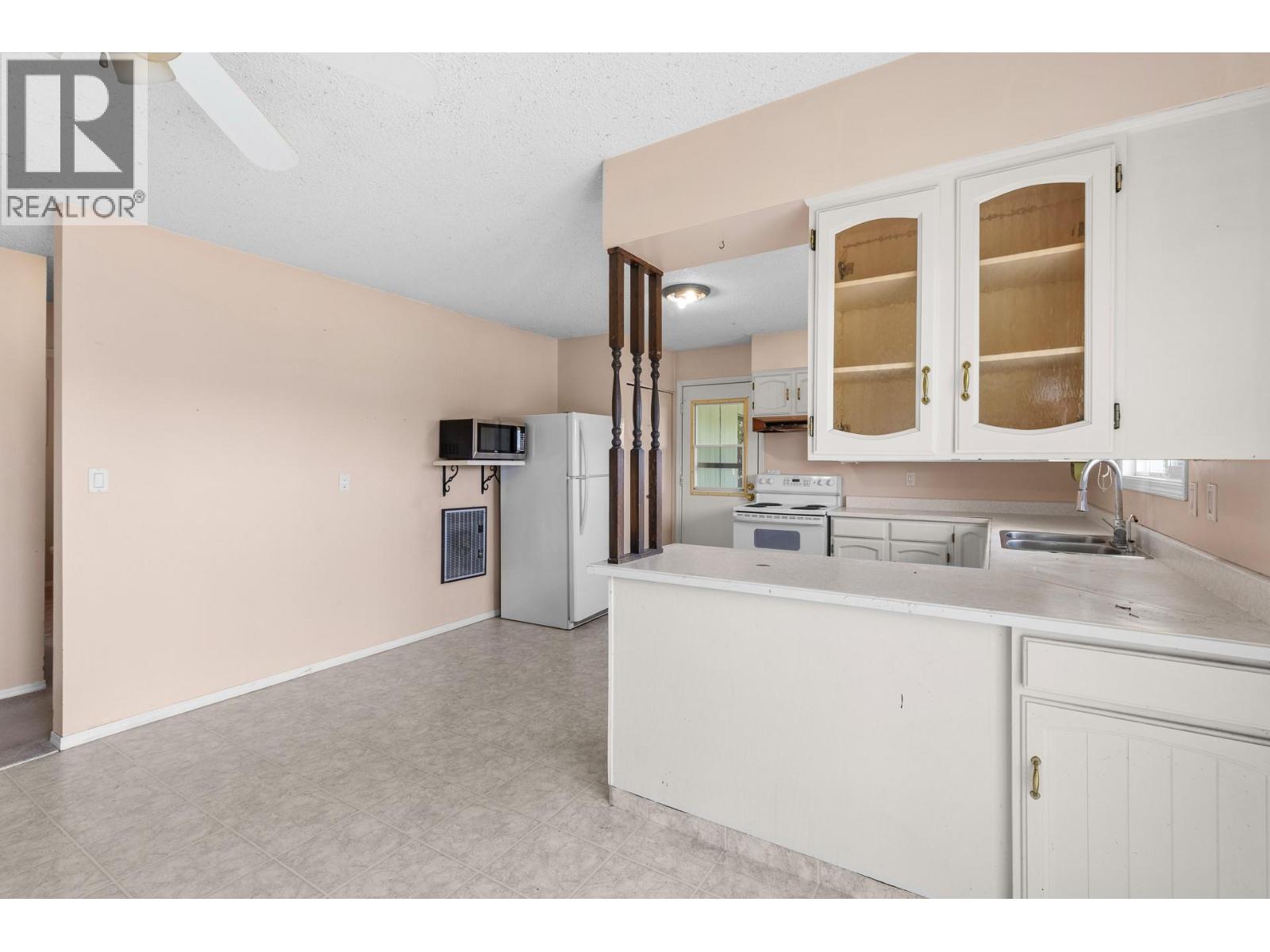 695 Girard Road - 16