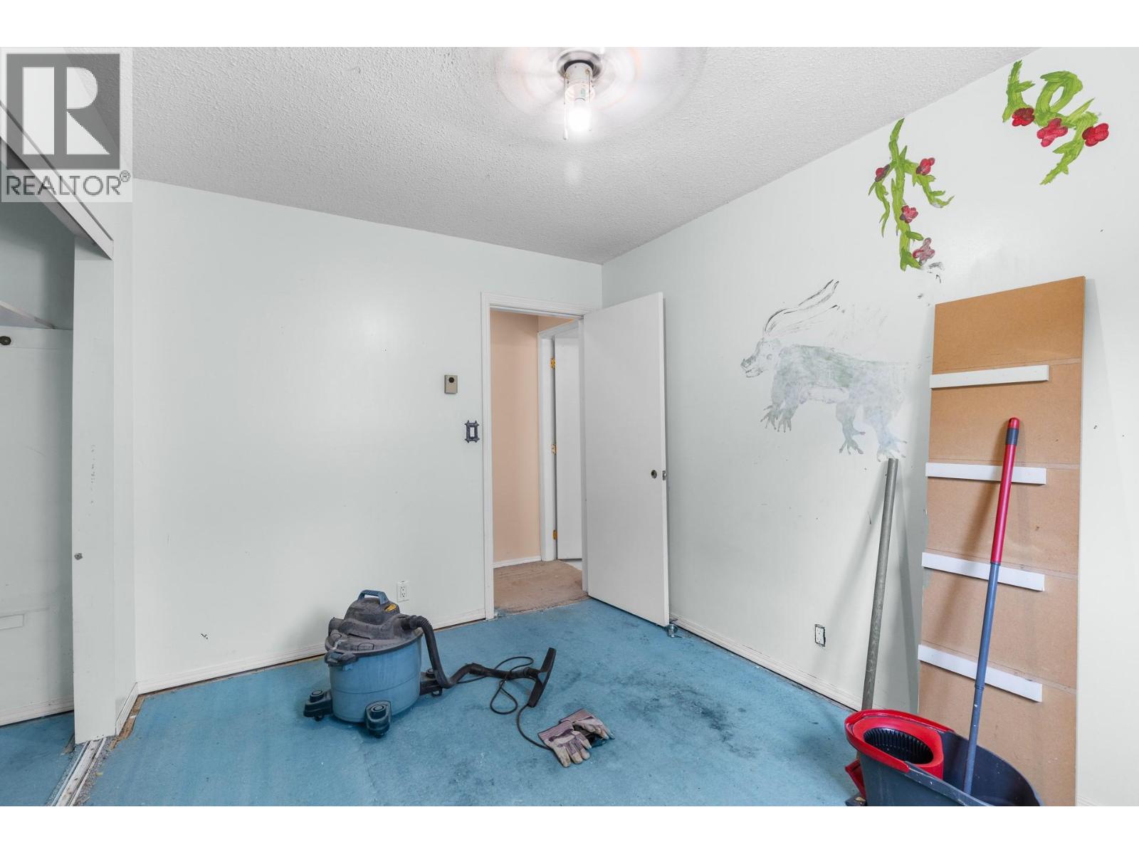 695 Girard Road - 25