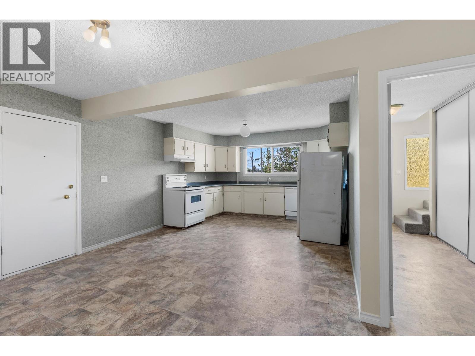 695 Girard Road - 31