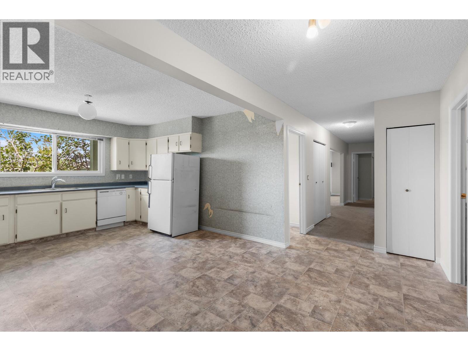 695 Girard Road - 32