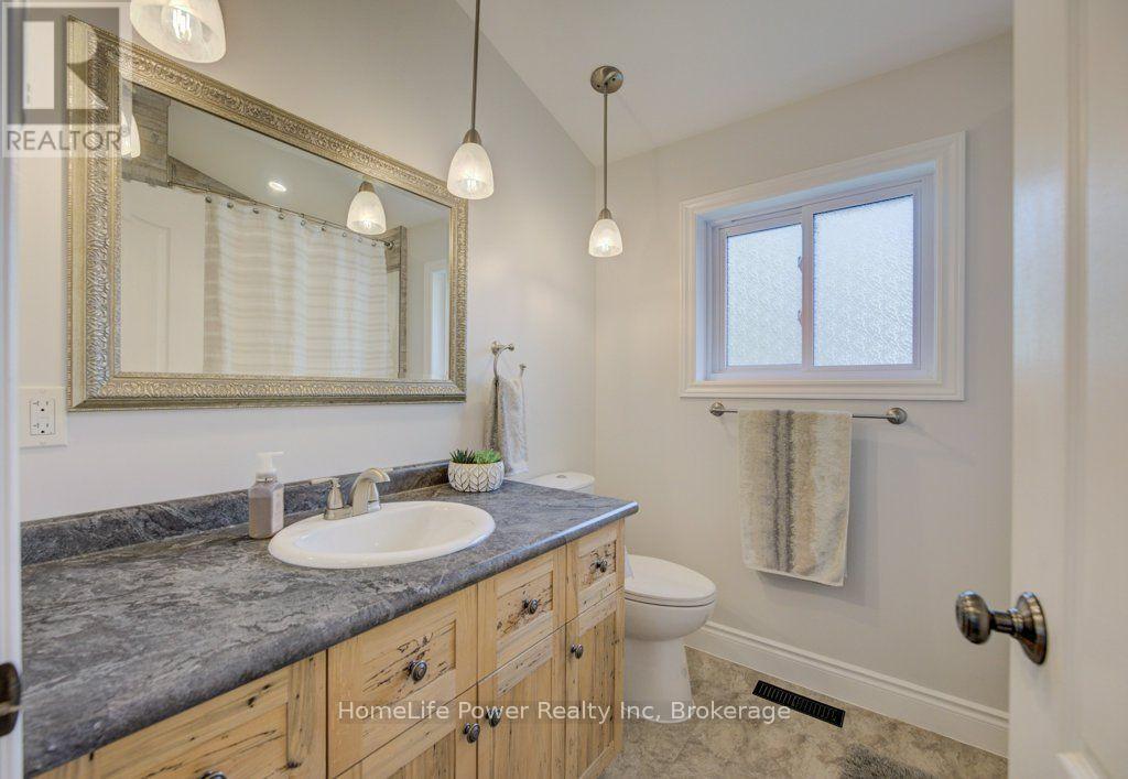 1077 QUEEN STREET - 13