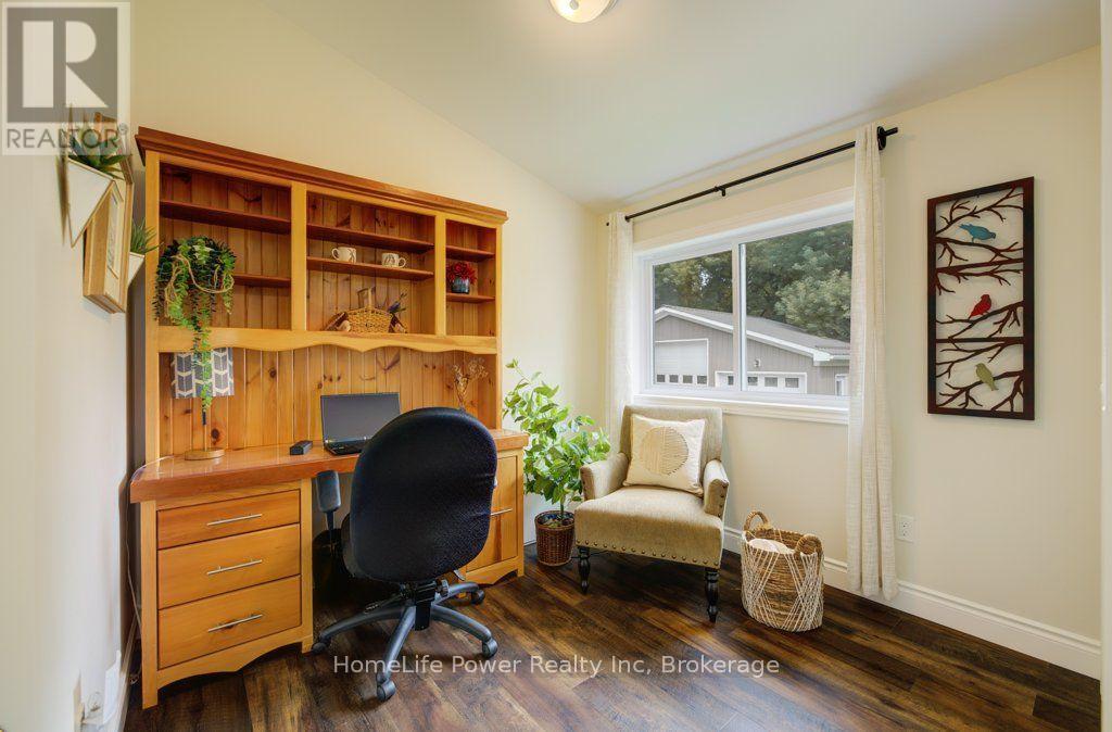 1077 QUEEN STREET - 15