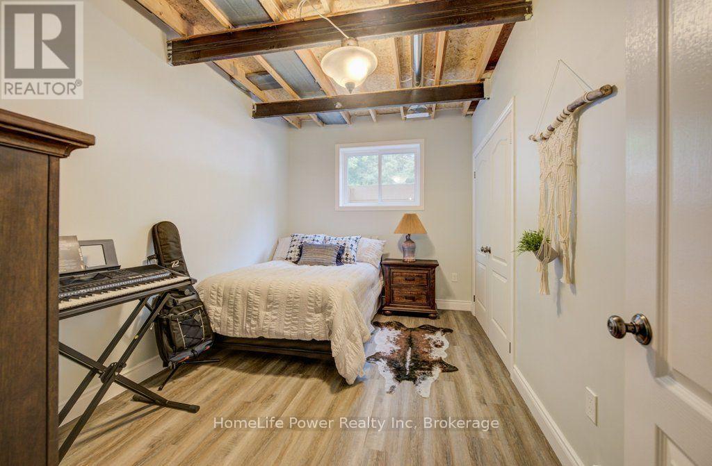 1077 QUEEN STREET - 20