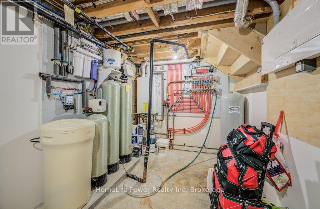 1077 QUEEN STREET - 22