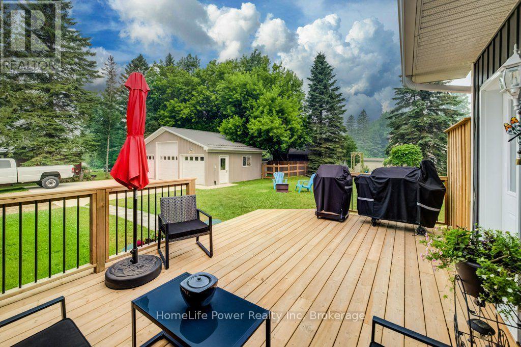 1077 QUEEN STREET - 25
