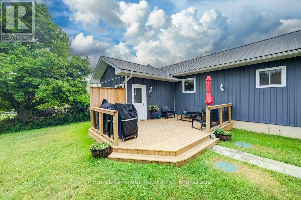 1077 QUEEN STREET - 26