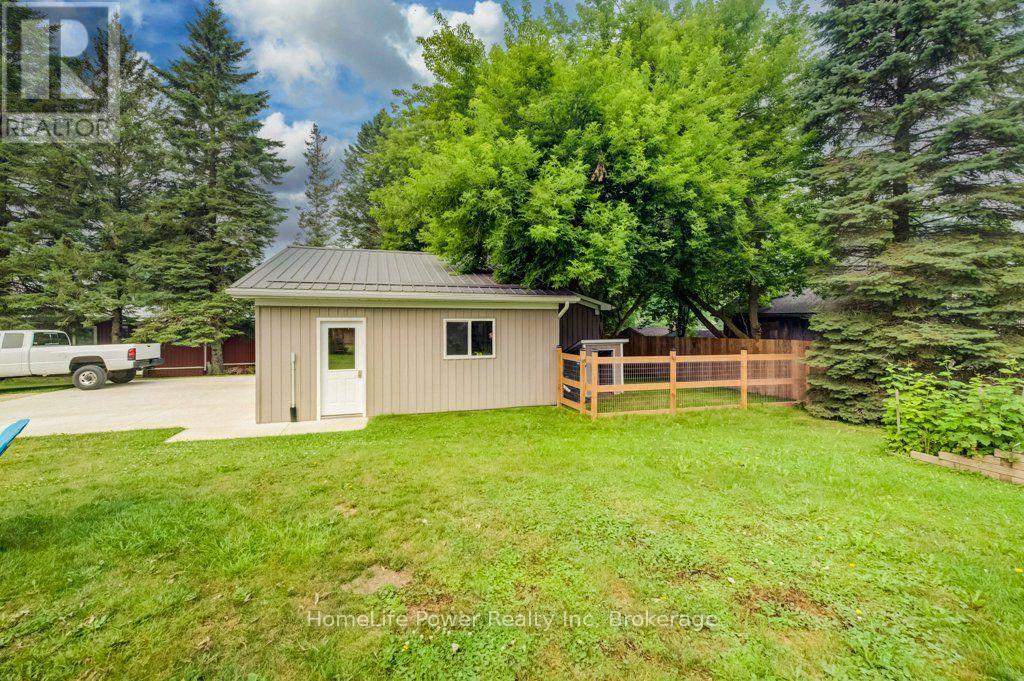 1077 QUEEN STREET - 28