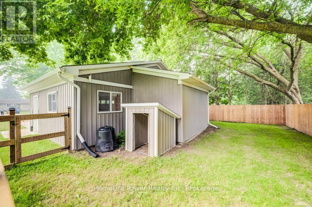 1077 QUEEN STREET - 29