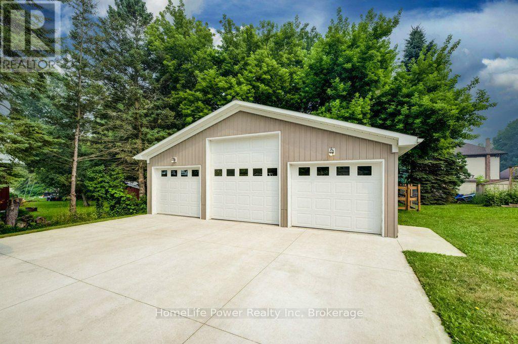 1077 QUEEN STREET - 36