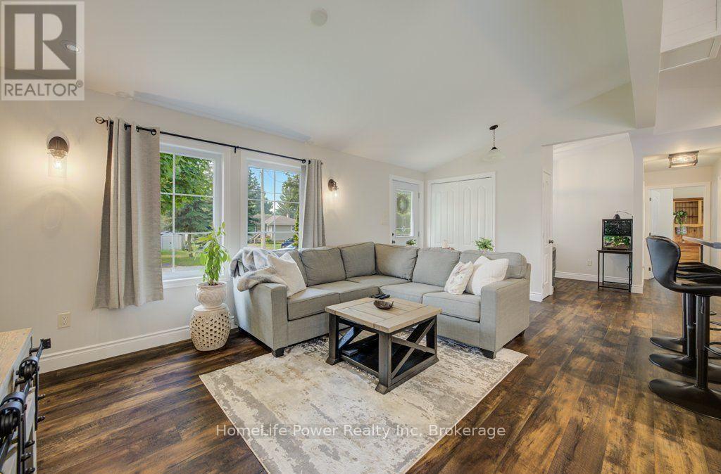 1077 QUEEN STREET - 4
