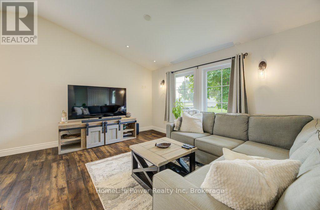 1077 QUEEN STREET - 5