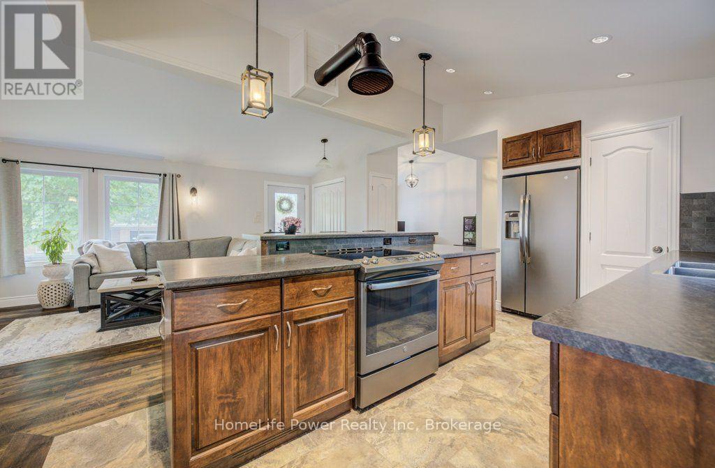 1077 QUEEN STREET - 8