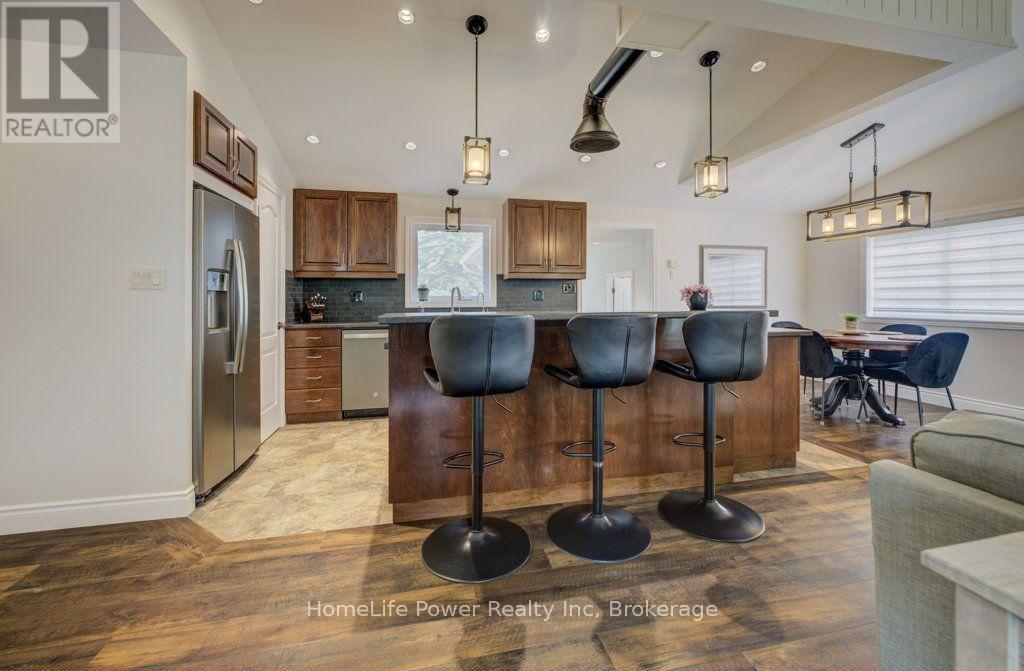 1077 QUEEN STREET - 9