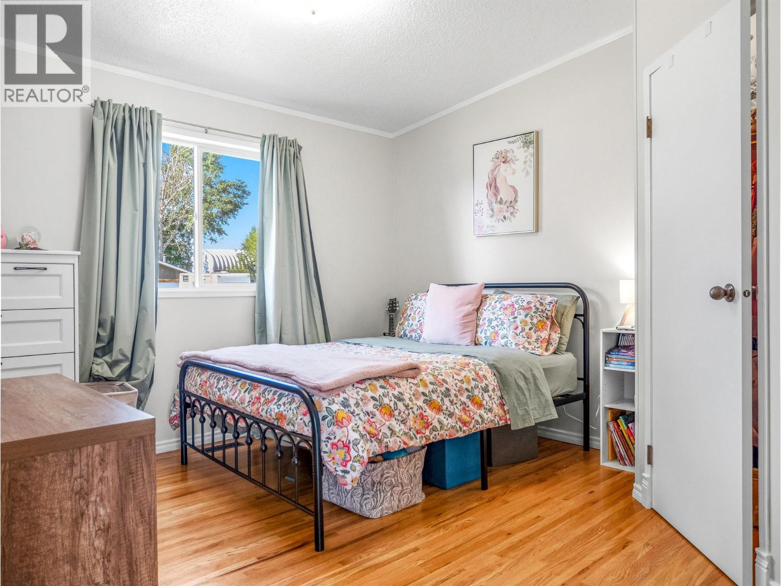 633 404 Avenue - Image 14
