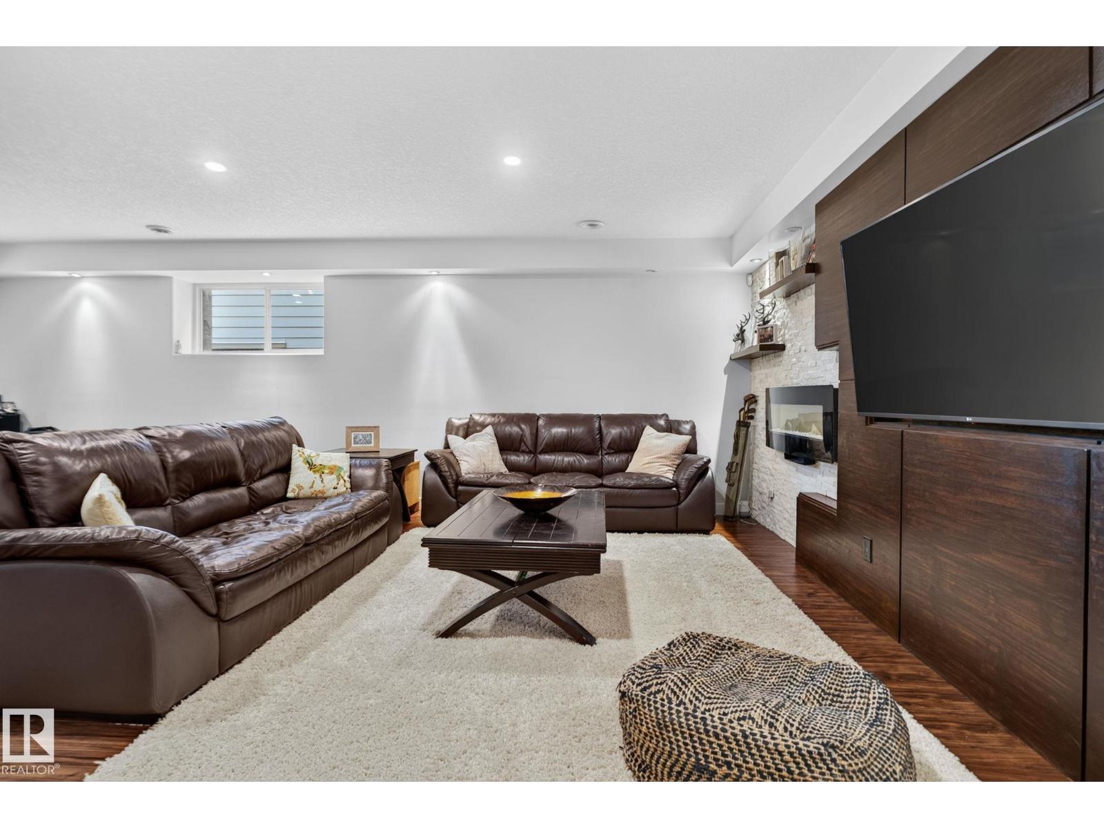 2327 FREZENBERG AV NW - Image 29