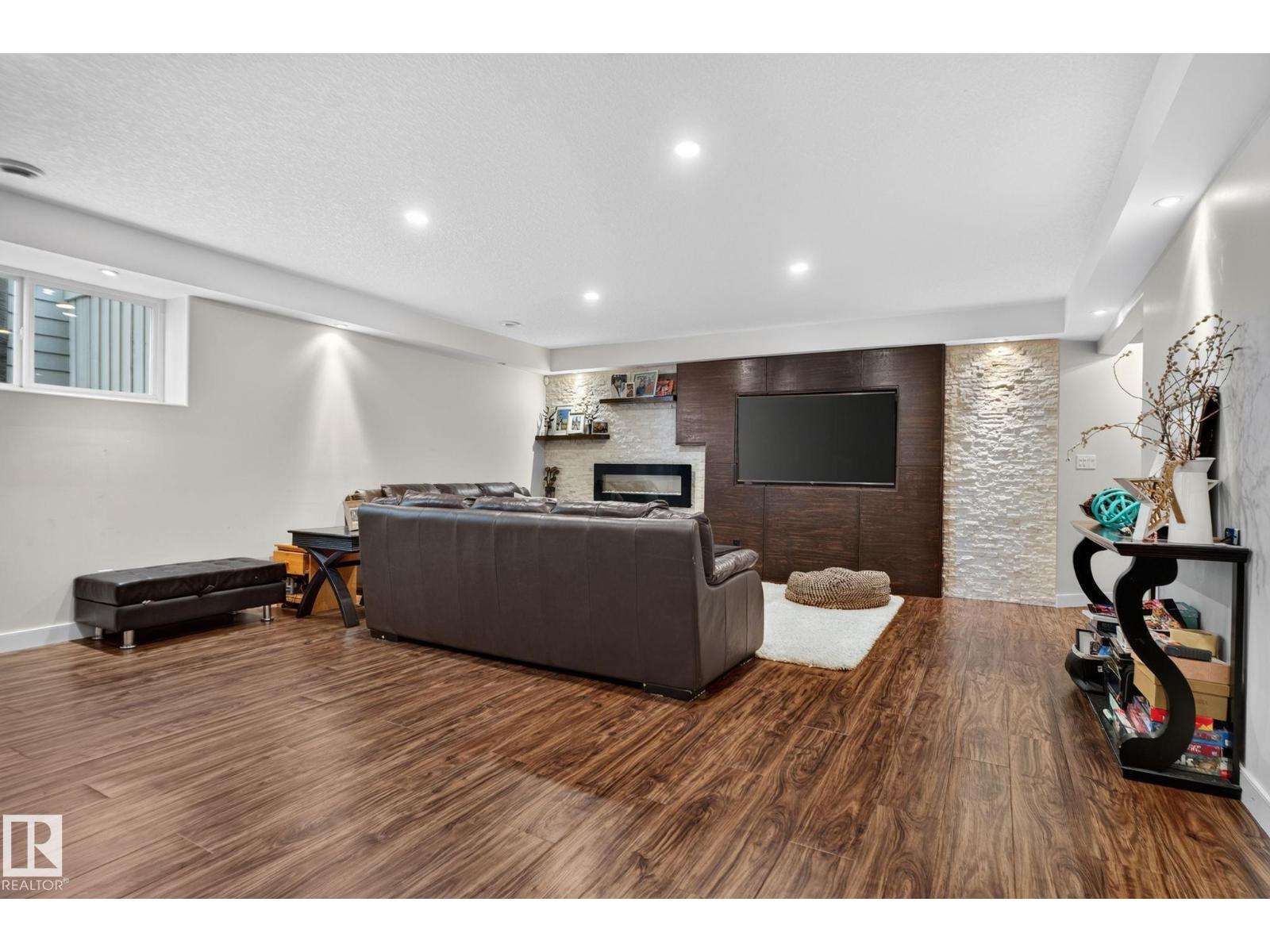 2327 FREZENBERG AV NW - Image 30