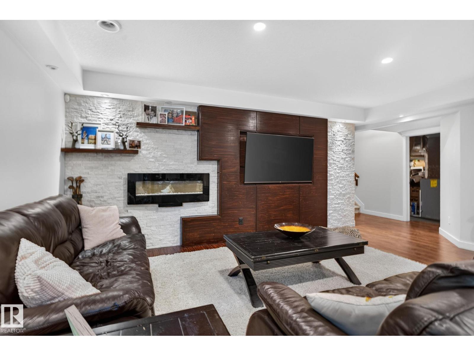 2327 FREZENBERG AV NW - Image 32