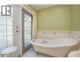 Living room - 1851 Miller Street, Lumby, BC V0E2G0 Photo 22