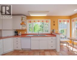 4pc Bathroom - 1851 Miller Street, Lumby, BC V0E2G0 Photo 18