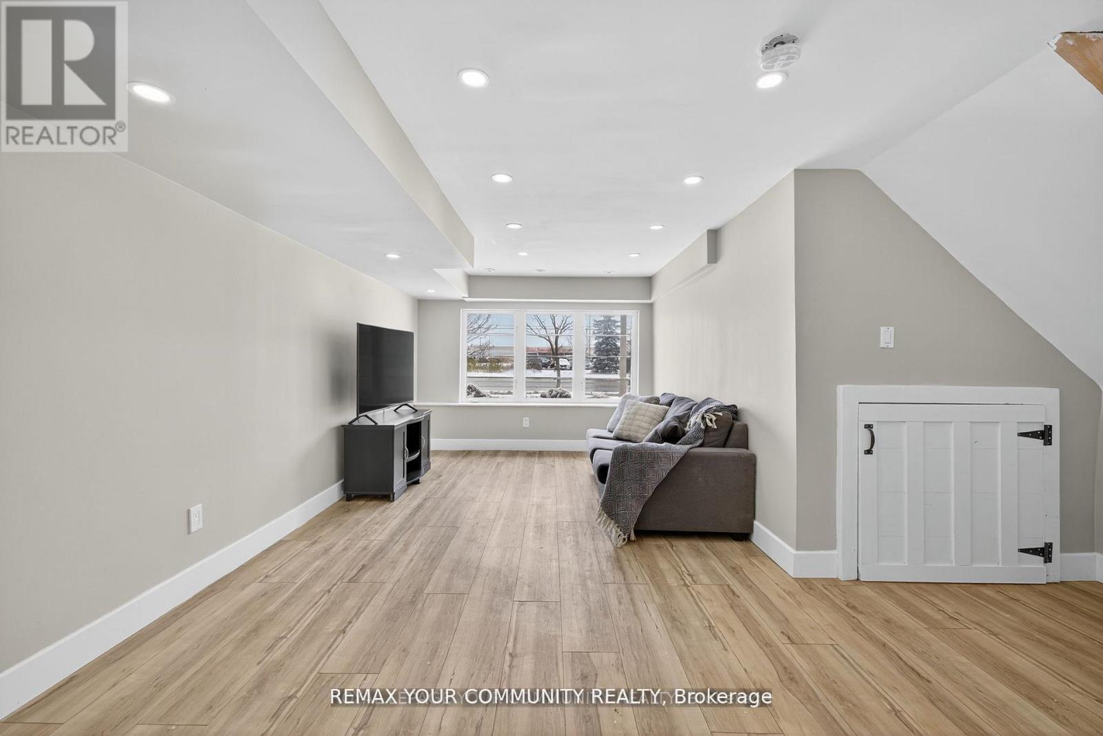 193 ZOKOL DRIVE - 17