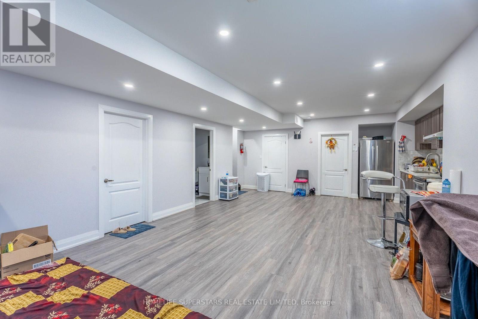 1 WALKER BOULEVARD - 32
