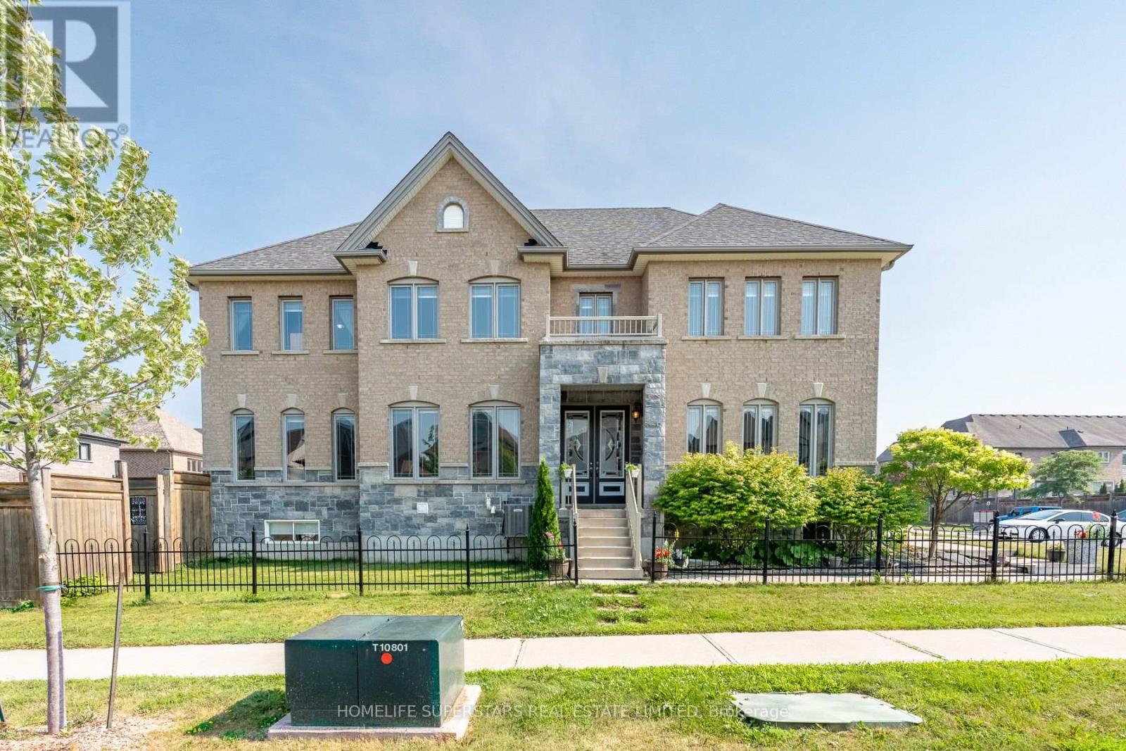 1 WALKER BOULEVARD - 4