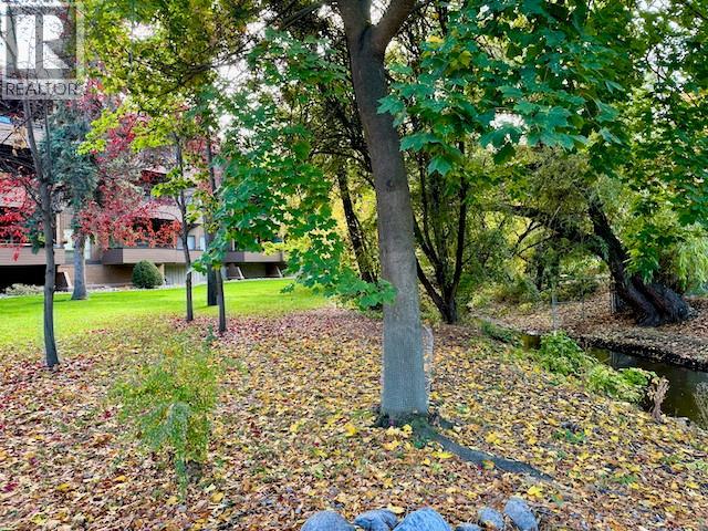 #106 539 Sutherland Avenue - 45