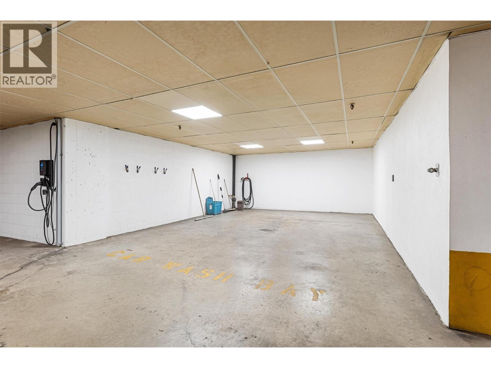 #106 539 Sutherland Avenue - 42